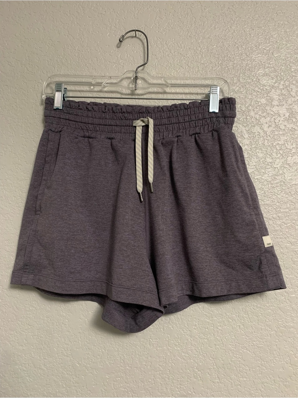 Vuori Shorts Womens S Halo DreamKnit Performance 2.5” Pockets VW3013 Purple